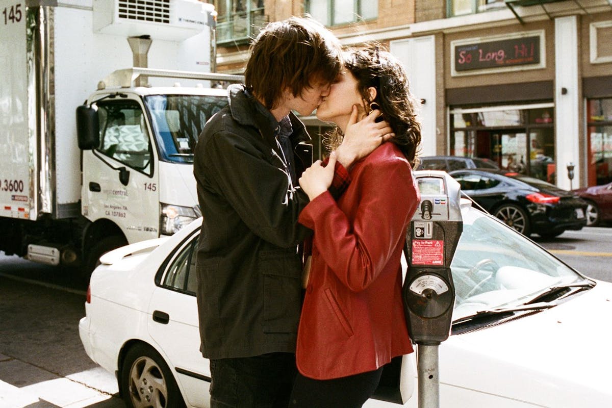 Couple kissing on the street