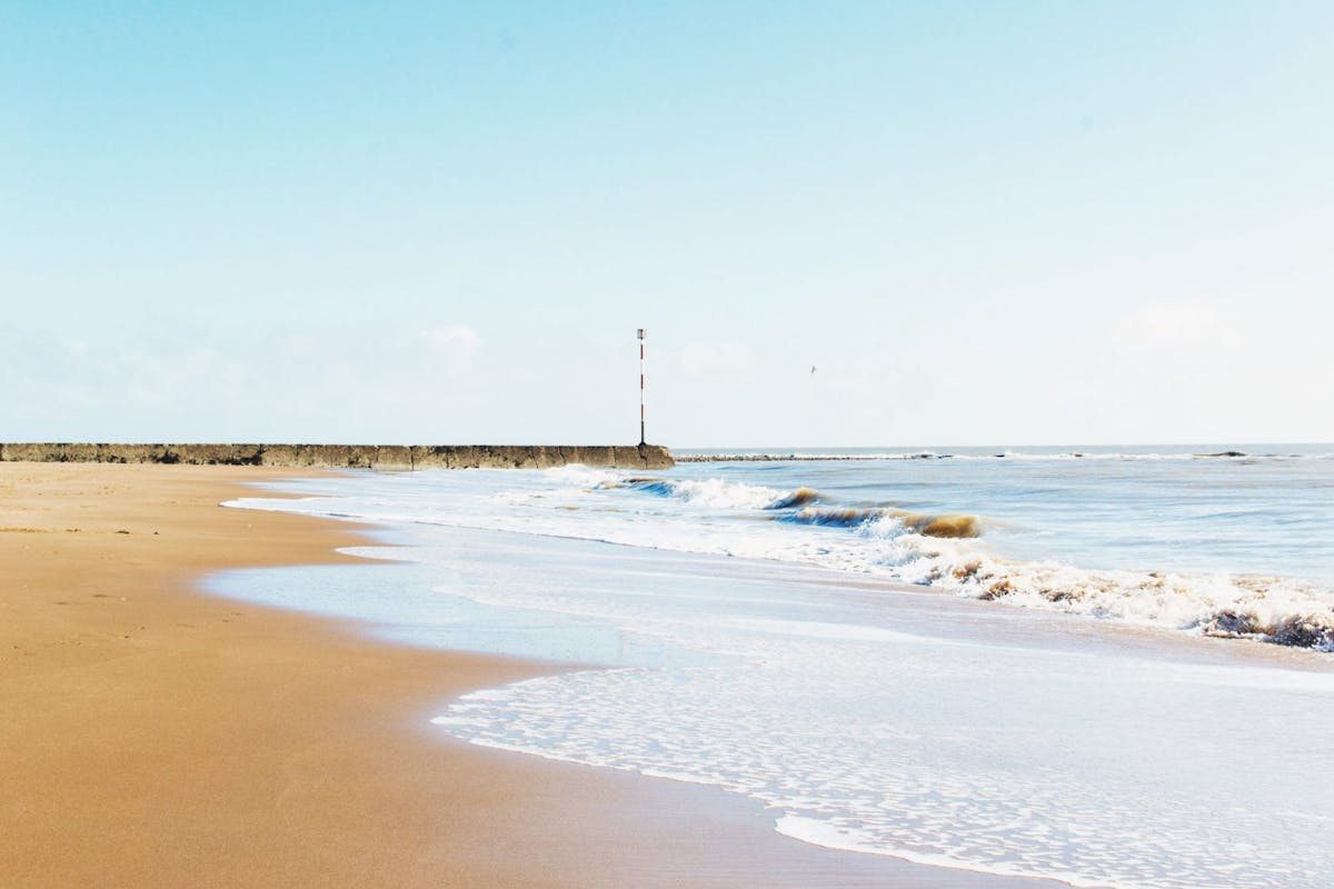 7 beautiful naturist and nude beaches in the UK to get your ...