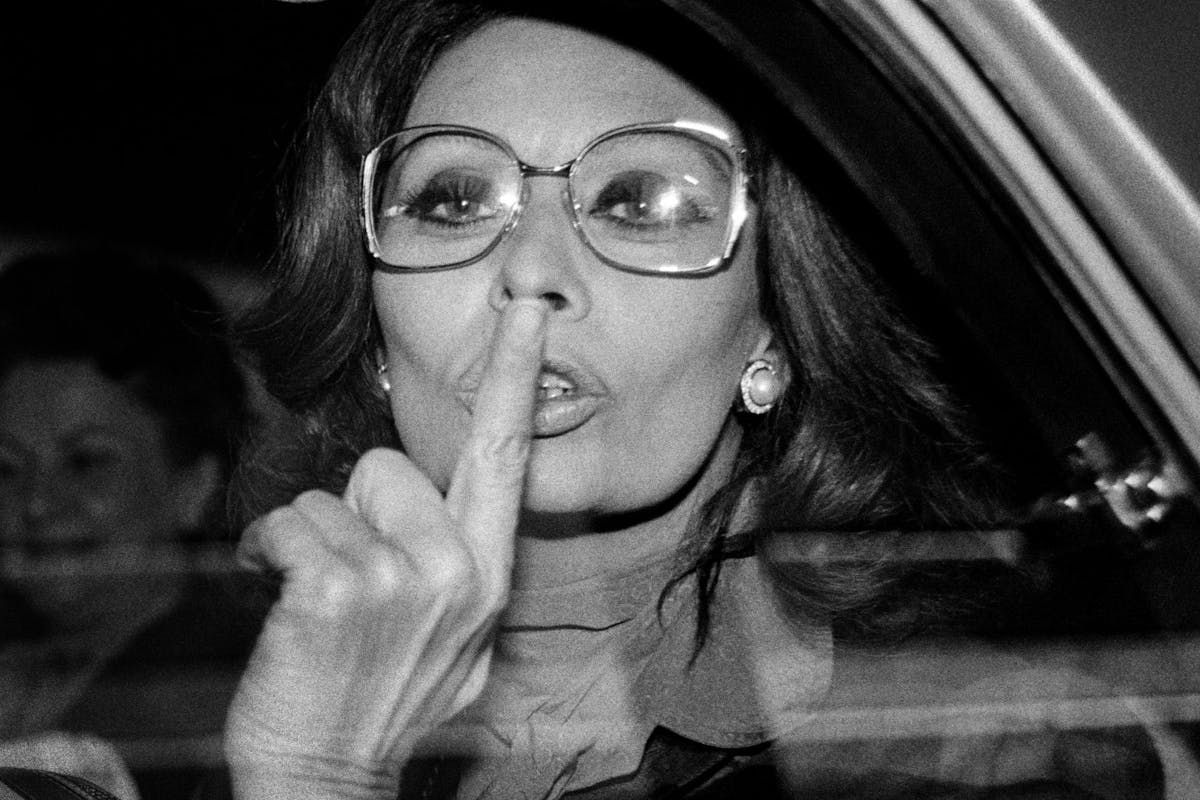 Uber silence: Sophia Loren takes a quiet cab