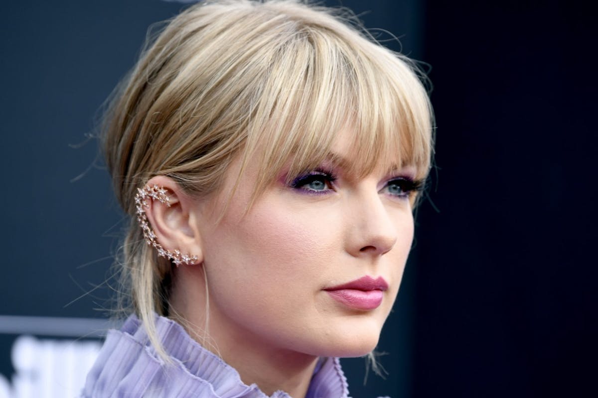 Taylor Swift performs with Amazon after Scooter Braun row