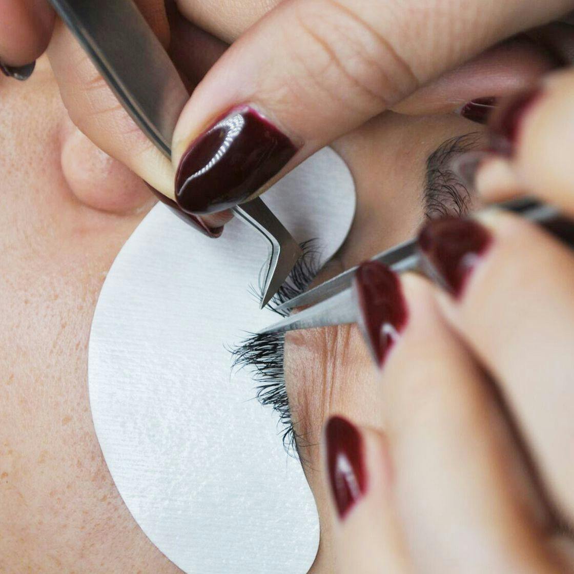 Eyelash extensions: how long do they last and which one is best?