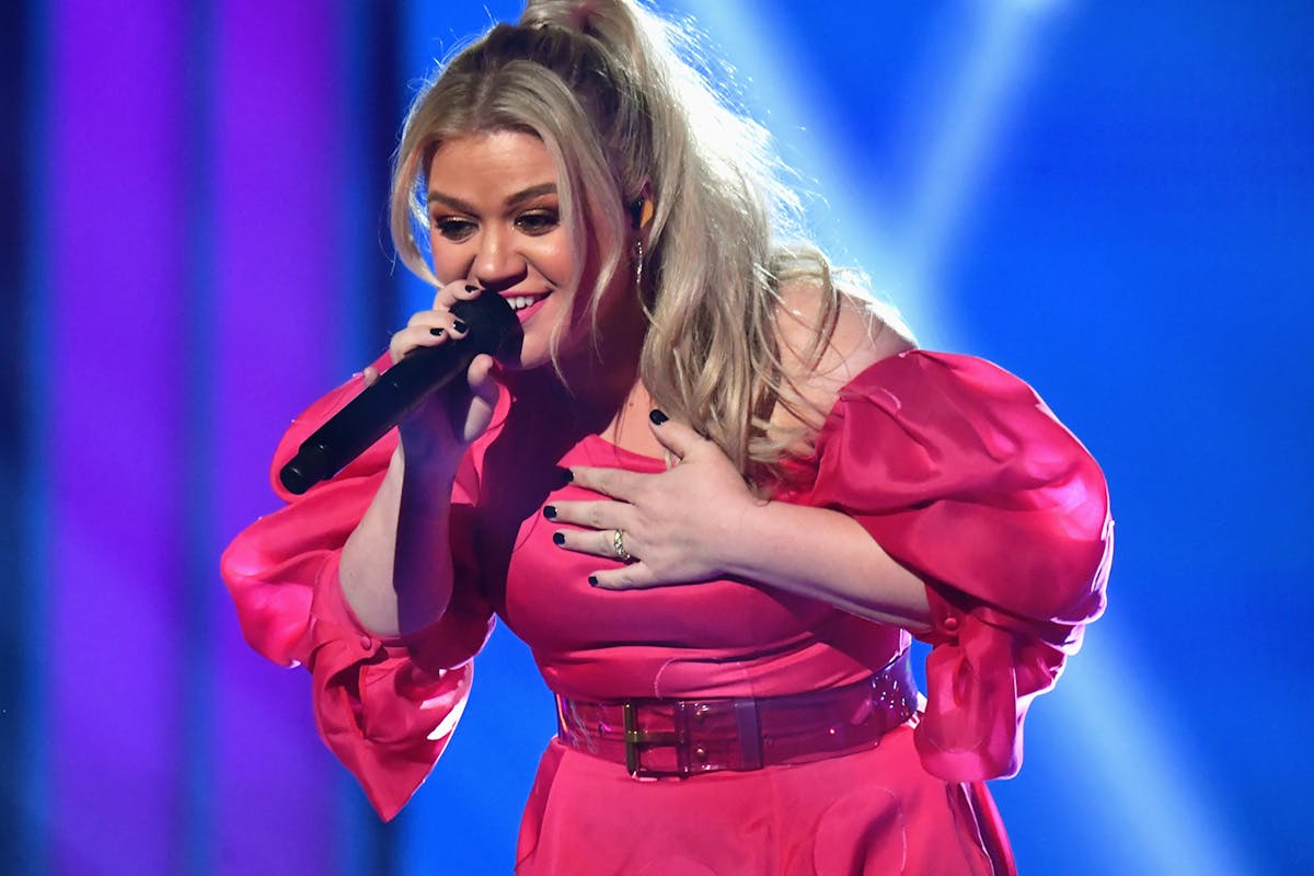 Watch Kelly Clarkson cover Lizzo's Juice on her talk show