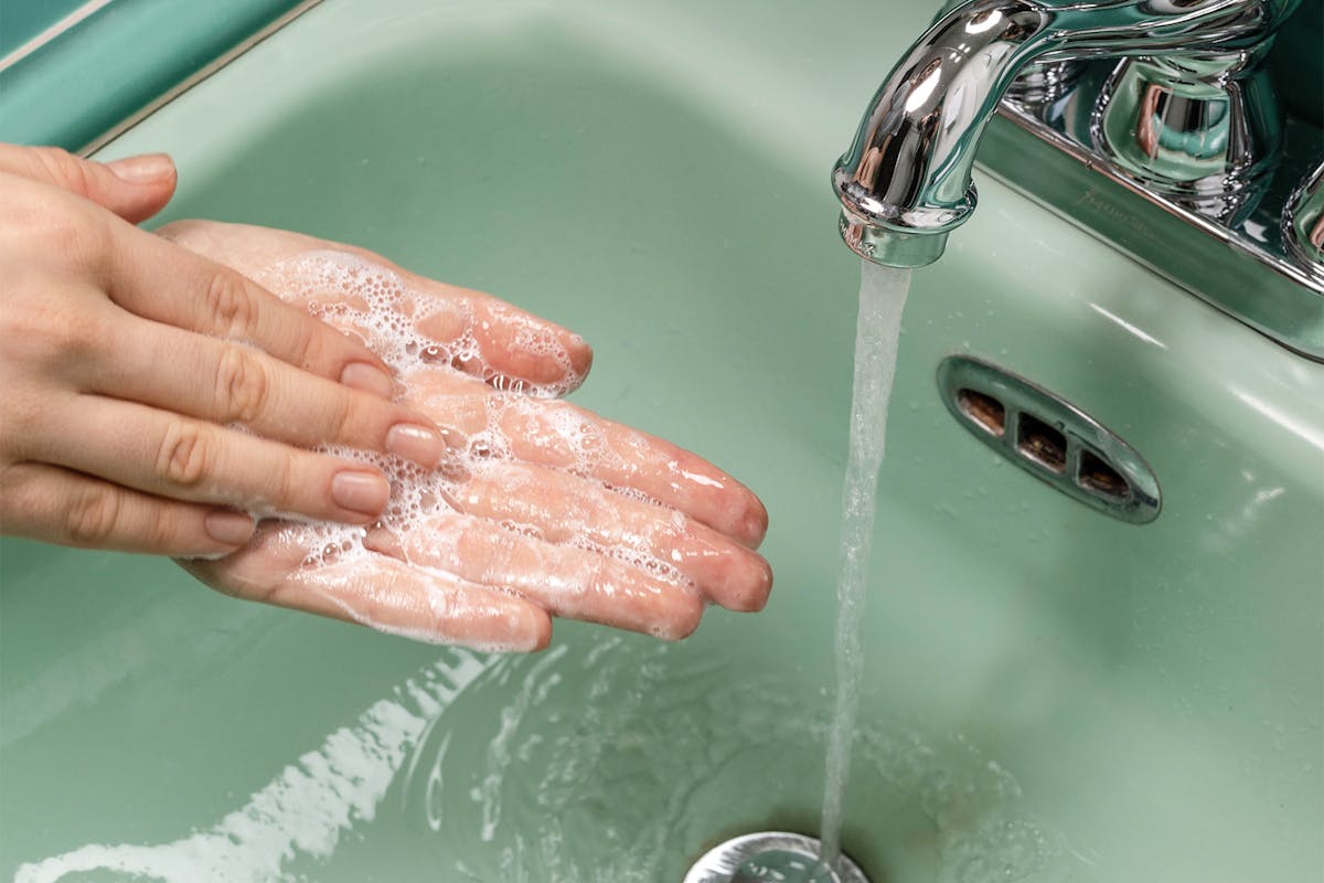 Unsplash-hand-washing-plastic-free