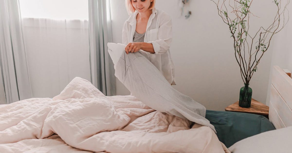 How To Change Your Duvet 3 Quick And, How To Put A Duvet Cover On Uk