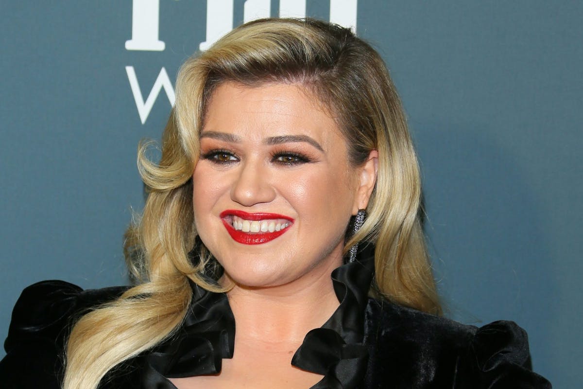 Kelly Clarkson on divorce and family therapy.