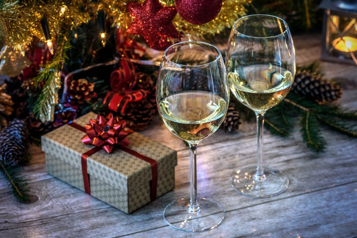 stylist-wine-lovers-gift-guide-christmas