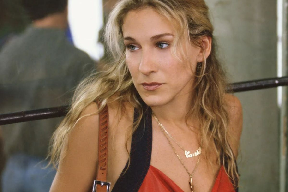 Sex And The City And Just Like That: Carrie Bradshaw wearing custom Gucci gloves