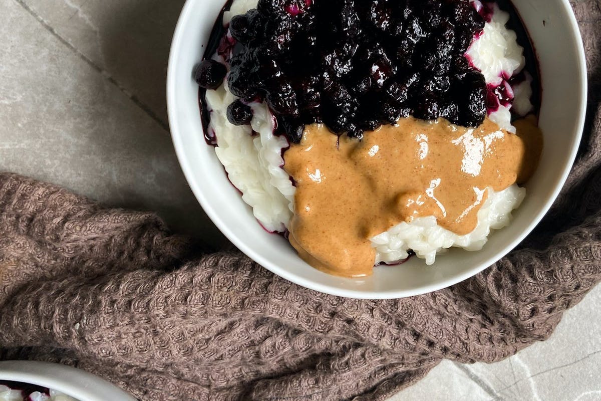 OVerhead shot of porridge with almond butter and blueberries
