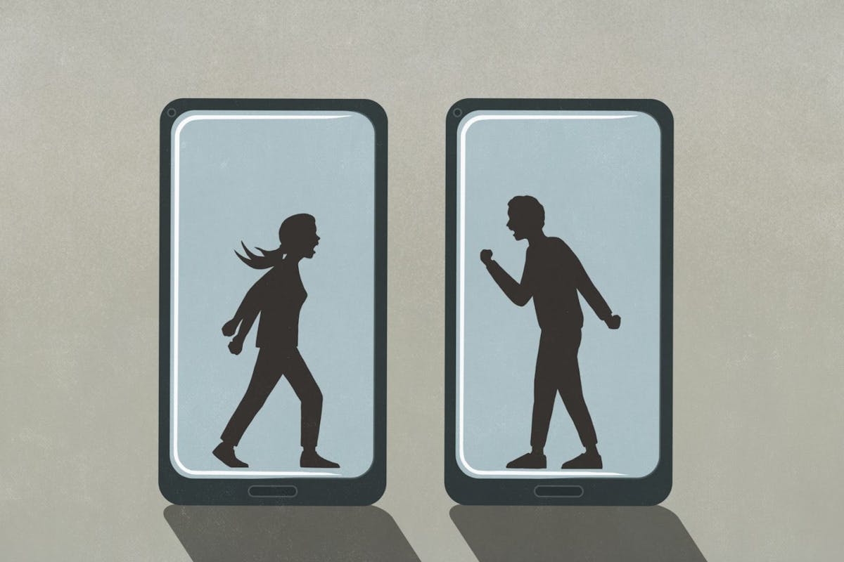 Silhouette of couple fighting on smart phone screens